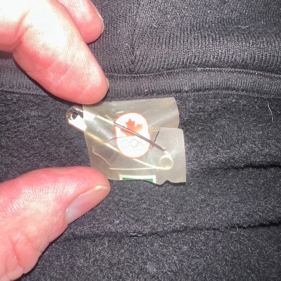 Canada Olympic Team Embroidered Fleece Hoodie 23" armpit to armpit Gently worn - Picture 6 of 6